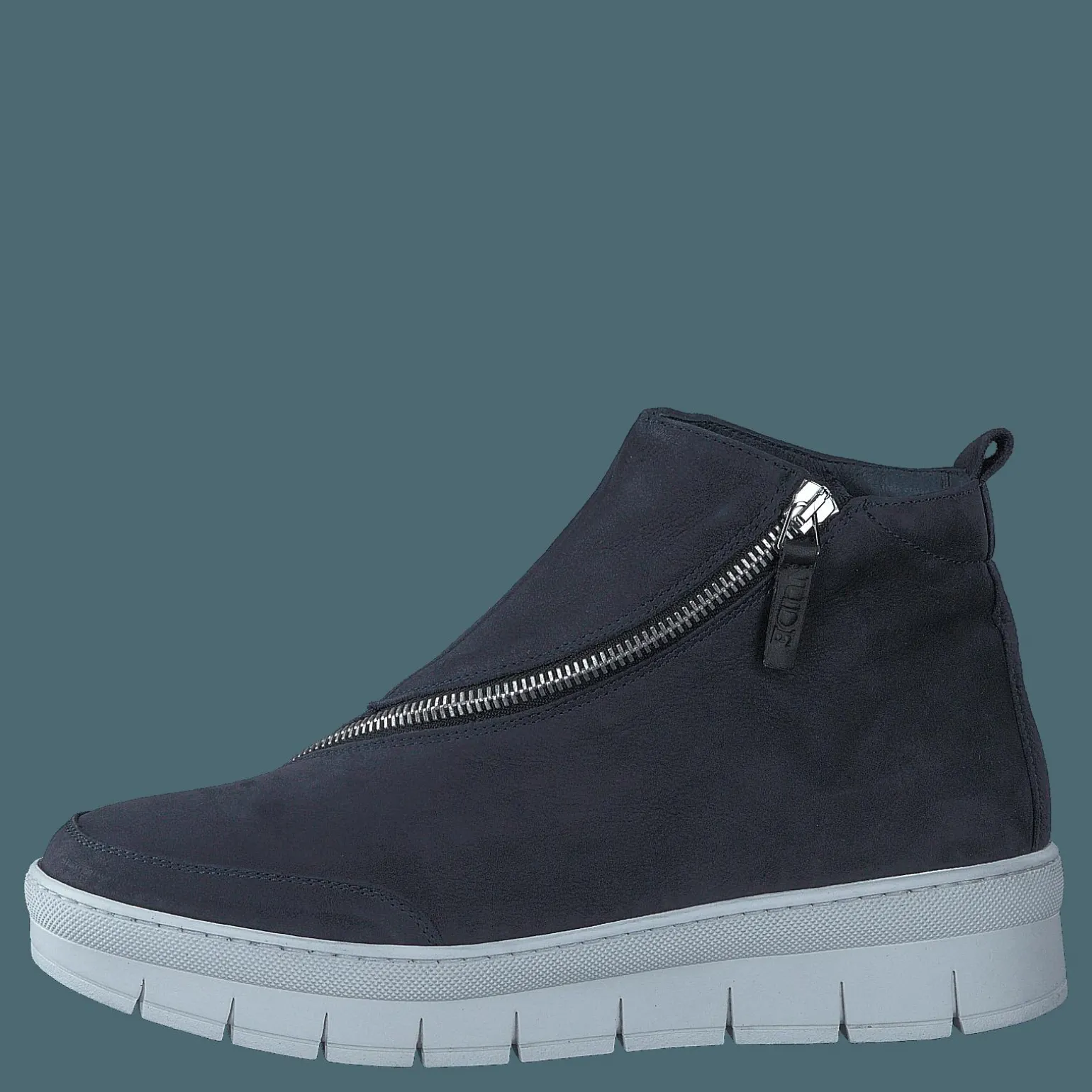 Hilda Longbeach / Luna Blue