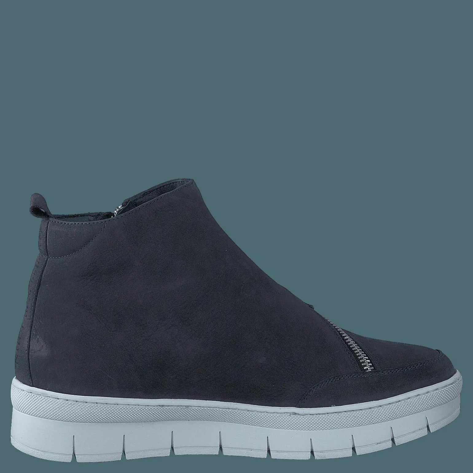 Hilda Longbeach / Luna Blue