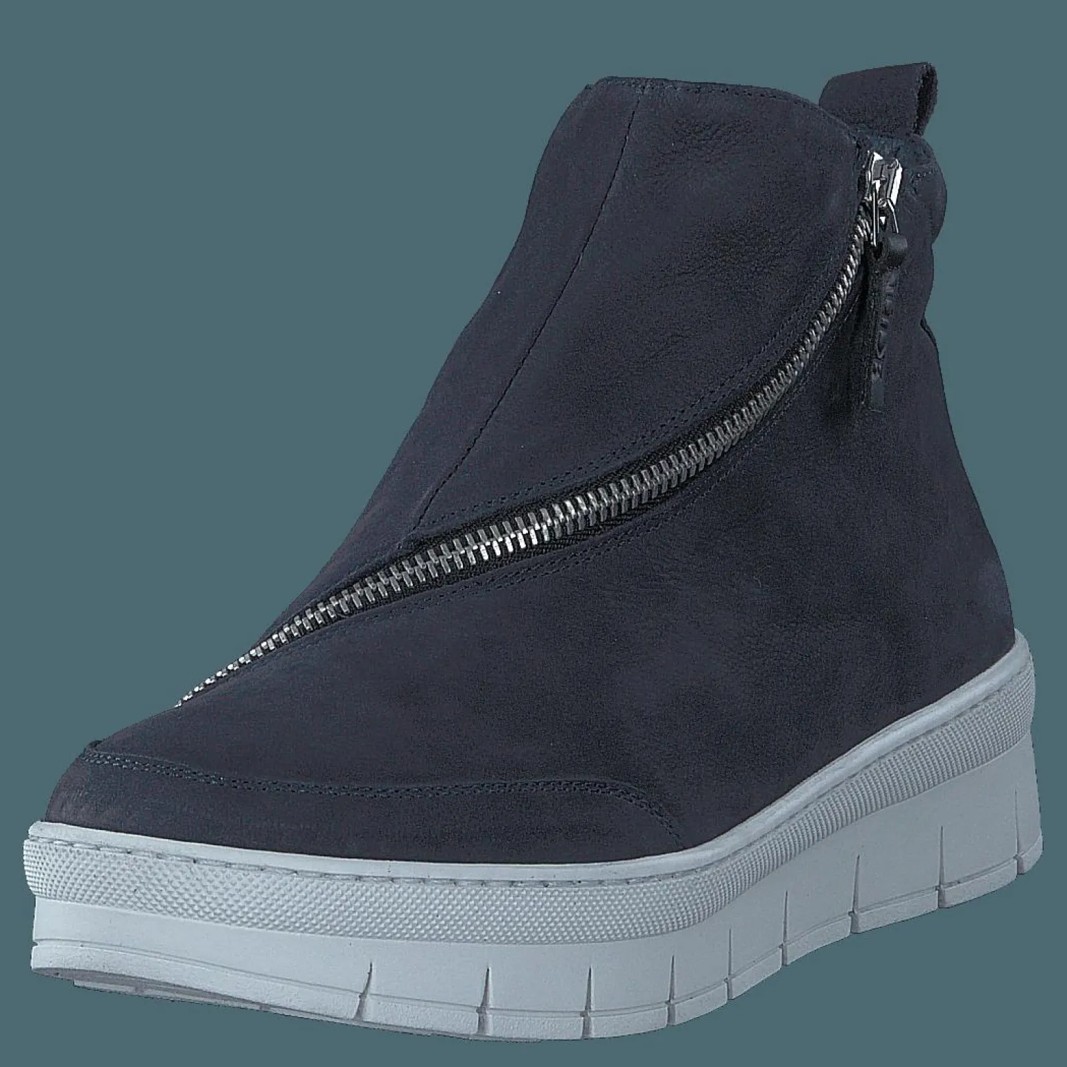 Hilda Longbeach / Luna Blue