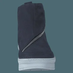 Hilda Longbeach / Luna Blue