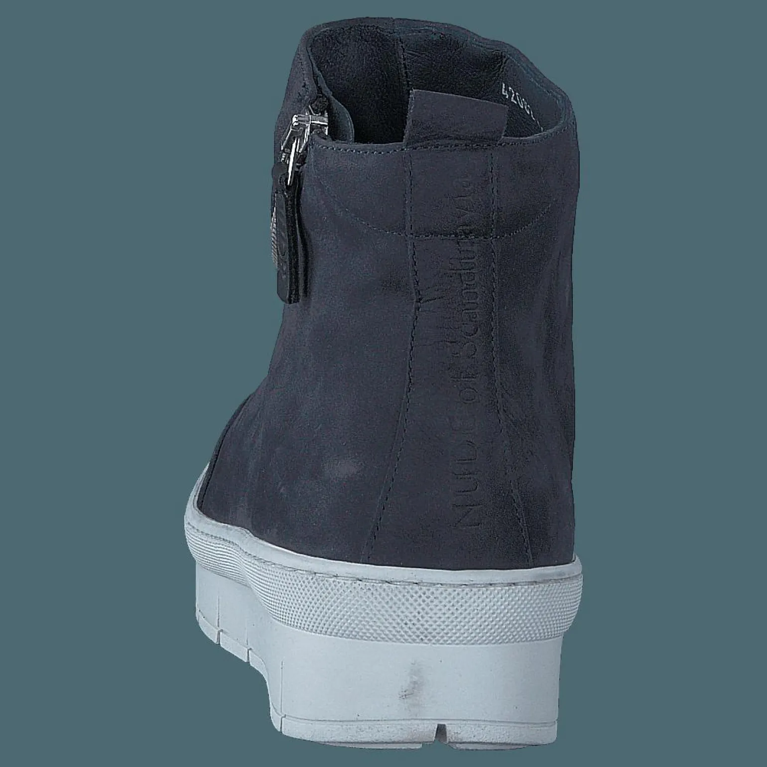 Hilda Longbeach / Luna Blue