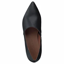 Leonore Sedona Black