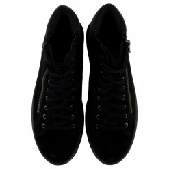 Mira Schwarz (schwarz)